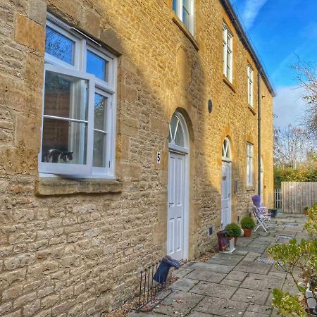 Cotswold Chapel, Sleeps Up To 5 In Kingsize Beds Lägenhet Chipping Norton Exteriör bild