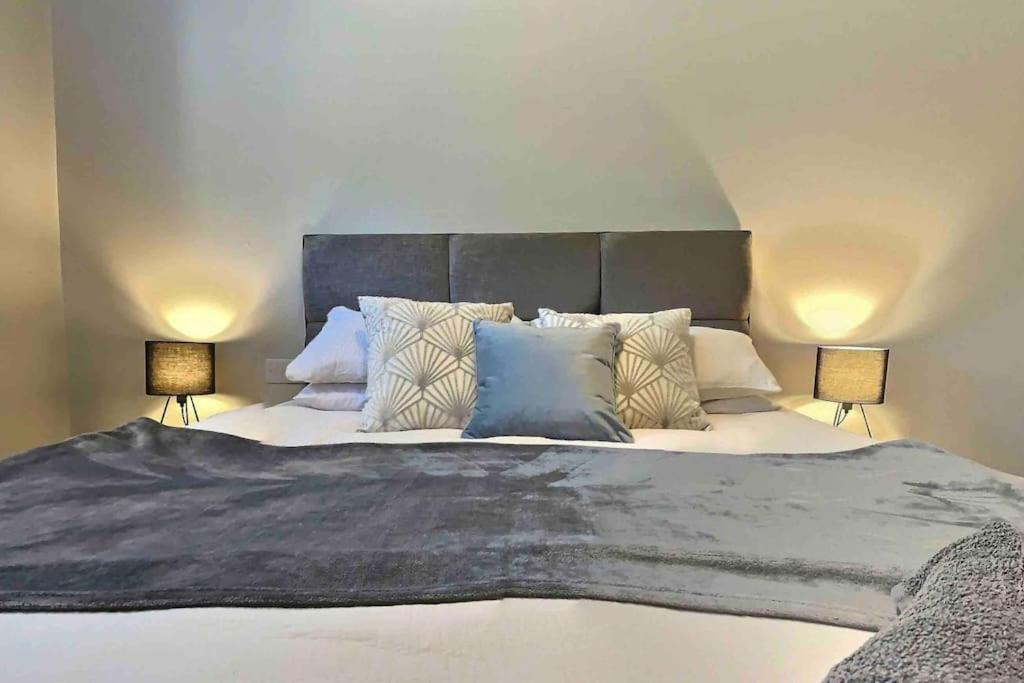 Cotswold Chapel, Sleeps Up To 5 In Kingsize Beds Lägenhet Chipping Norton Exteriör bild