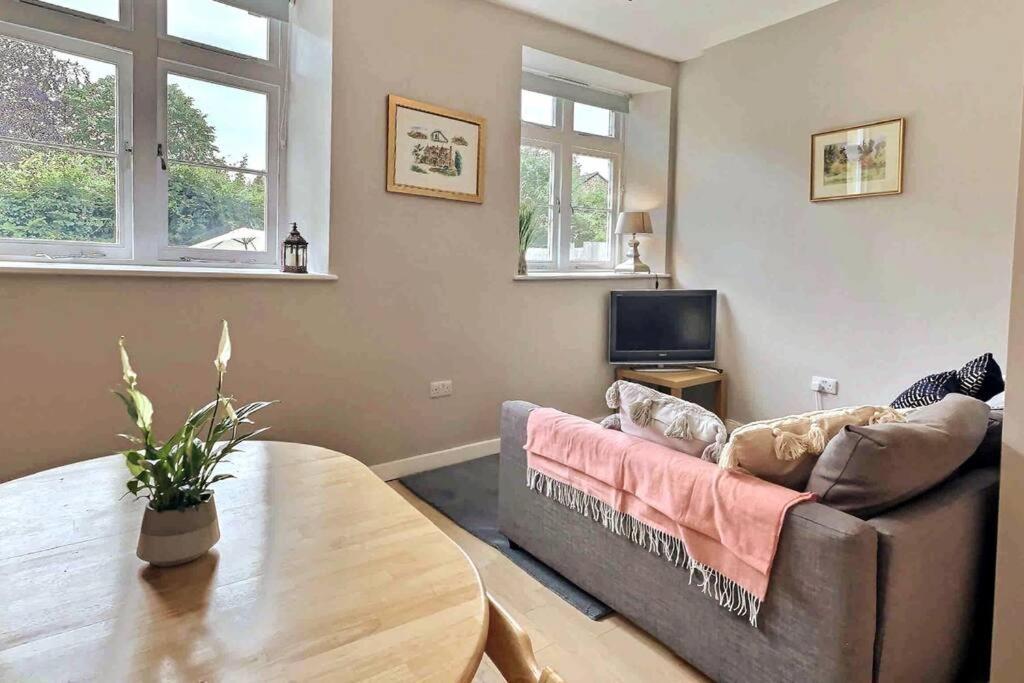 Cotswold Chapel, Sleeps Up To 5 In Kingsize Beds Lägenhet Chipping Norton Exteriör bild